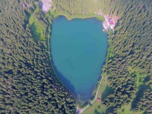 Artvin’in Şavşat İlçesindeki Karagöl Her Mevsim Ayrı Güzel