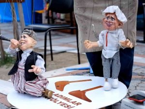 Roman Havası Oynayan Kuklaları Görenler Hayranlıkla İzledi