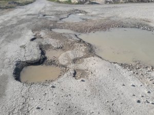 Honaz’ın Yolları Köstebek Yuvasına Döndü