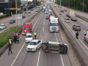 Otomobil Takla Atıp Yan Durdu, Kilometrelerce Kuyruk Oluştu