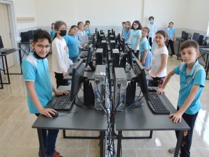 Öğrencilere Karne Hediyesi: 33 Bilgisayar Laboratuvarı