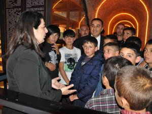 Kars’ta Öğrenciler Peynir Müzesi’ni Gezdi