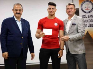 Spor Lisesinin Başarılı Öğrencileri Ödüllendirildi