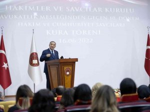 Bakan Bozdağ’dan Genç Hakim Ve Savcılara: “Vicdanınız Ve Aklınız Hür Olsun”