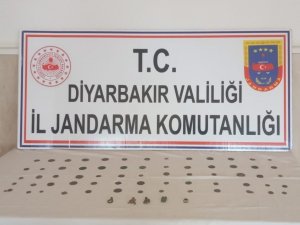 Tarihi Eser Kaçakçıları Jandarma Ekiplerine Suçüstü Yakalandı