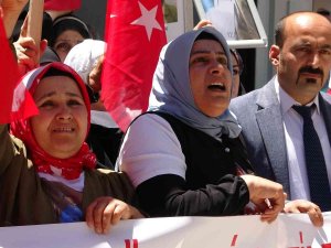 Hdp Yine Müzikle Annelerin Sesini Bastırmaya Çalıştı