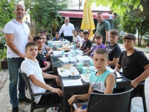 Kırkpınar Öncesi Minik Pehlivanlara Edirne Esnafından Moral Yemeği