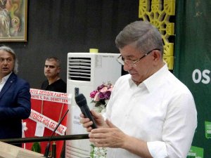 Davutoğlu’nun Bozuk Mikrofonla İmtihanı
