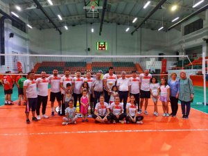 Bahar Voleybol Turnuvası’nda Toparlar Ortaokulu Şampiyon Oldu
