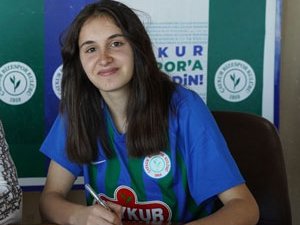 Çaykur Rizesporlu Gülsüm, A Milli Kadın Futbol Takımı Aday Kadrosunda