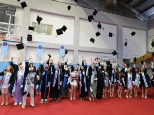 Hemşirelik Fakültesi Öğrencileri Ant İçerek Mezun Oldu