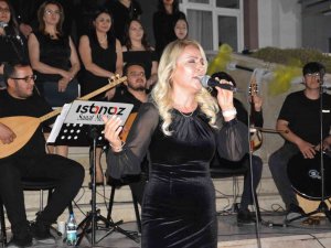 Öğretmenlerden Türk Halk Müziği Şöleni