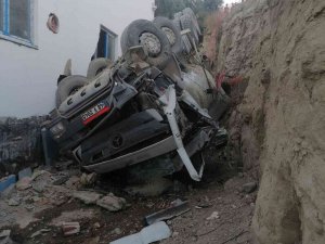 Manevra Yapan Beton Mikseri Devrildi