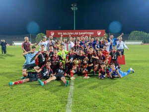 Gelişim Ligi U-17 Şampiyonu Uşakspor