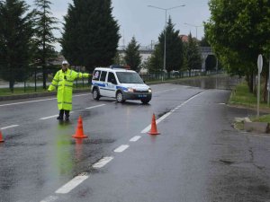 Kütahya’da Yağış Nedeniyle Cadde Ve Sokaklarda Su Baskını Yaşandı