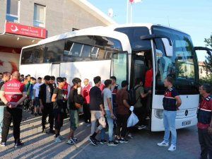 Sınır Dışı Edilecek Göçmenler Edirne’den Yola Çıktı