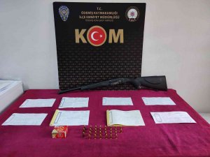 İ̇zmir’de Tefecilik Yaptığı Öne Sürülen Bir Kişi Gözaltına Alındı