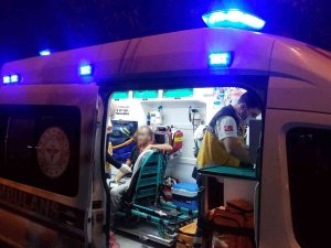 İ̇çki Şişede Durduğu Gibi Durmadı: Yumrukladığı Arkadaşını Hastanelik Ettiği Anlar Kamerada