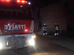 Kullanılmayan Araç Lastiklerinin Bulunduğu Depo Yandı