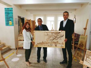 Adilcevaz’da Ahşap Yakma Sanatı İlgi Görüyor