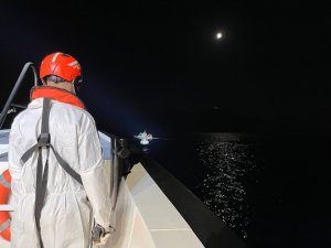 Kuşadası’nda 8 Düzensiz Göçmen Kurtarıldı