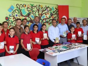 Alaşehir Kızılay’dan Okul Kütüphanesine Bağış