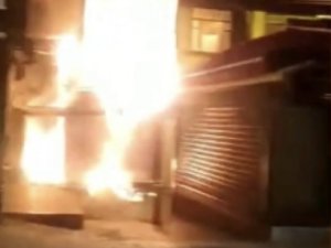Bursa’da Tarihi Bina Alev Alev Yandı