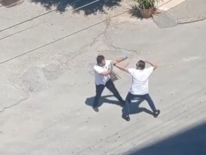 Tartıştığı Şahsın Saldırısına Uğrayan Hasta Nakil Ambulansı Şoförü Yumruklara Böyle Direndi