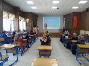 Emet’te Kur’an Kursları’nda Görev Yapan Bayan Öğreticilere Seminer
