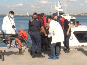 Kadıköy’de Denize Düştü, Cansız Bedeni Kıyıya Çıkarıldı