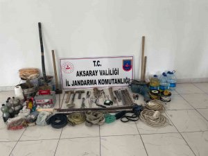 Defineci Dinamitlerle Birlikte Suçüstü Yakalandı