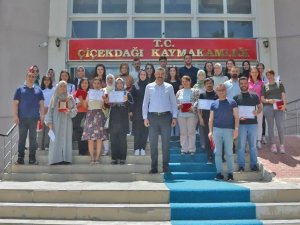 Çiçekdağı İlçesinde Başarılı Öğretmenlere Teşekkür Plaketi