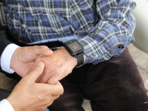 Alzeheimer Hastasına Akıllı Saat