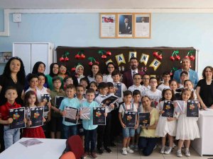 Aynı Okulda 17 İkiz Karne Aldı