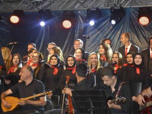 Öğretmenler Korosundan Türk Halk Müziği Konseri