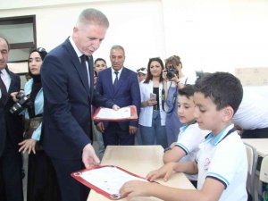 Gaziantep’te 648 Bin Türk Ve Suriyeli Öğrenci Karne Aldı