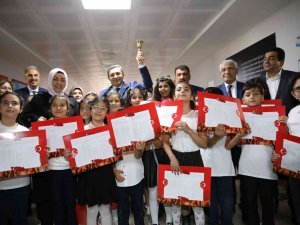 Malatya’da 186 Bin 857 Öğrencinin Karne Heyecanı