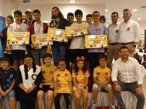 Denizli’de Satranç Turnuvasında Dereceye Girenler Ödüllerini Aldı