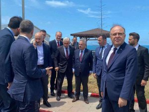 Bakan Karaismailoğlu Teoman Duralı Tünelleri’nde Direksiyona Geçti