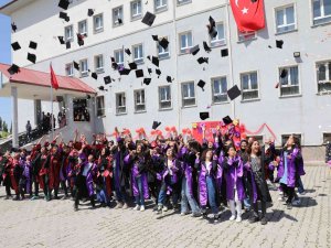 Ağrı’da Öğrencilerin Karne Heyecanı