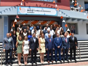 İ̇zmir’de Öğrenciler Karnelerini Aldı