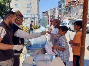 Karnesini Getiren Tüm Öğrencilere Dondurma Ve Pamuk Şekeri