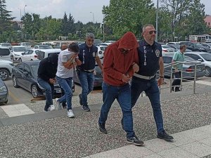 İ̇nşaatlardan 60 Bin Liralık Demir Çalan 3 Şüpheli Yakalandı