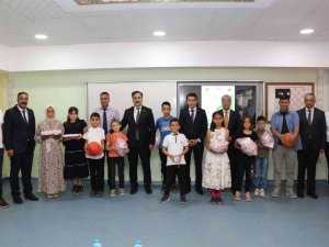 Atık Malzemeleri Geri Dönüşüme Kazandıran Öğrencilere Ödülleri Verildi