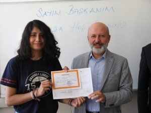 Başkan Çolakbayrakdar, Öğrencilerin Karne Sevincine Ortak Oldu