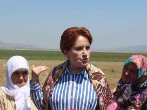 Akşener, Manisa’da Esnafı Ziyaret Edip Alışveriş Yaptı