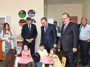 Bursa Ana Kucağı’nda Karne Sevinci