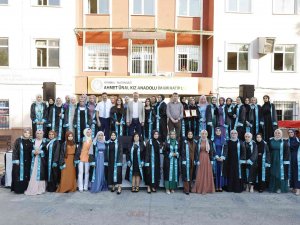 Sultangazi Belediye Başkanı Dursun Liseli Gençlerin Mezuniyet Mutluluğuna Ortak Oldu