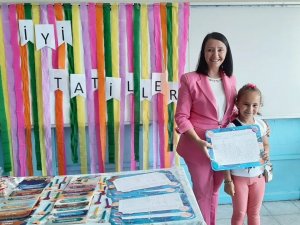 Başkan Tekin Öğrencilerin Karne Heyecanına Ortak Oldu