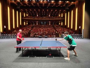 Tahmazoğlu’ndan Sporculara Hediye Yağmuru